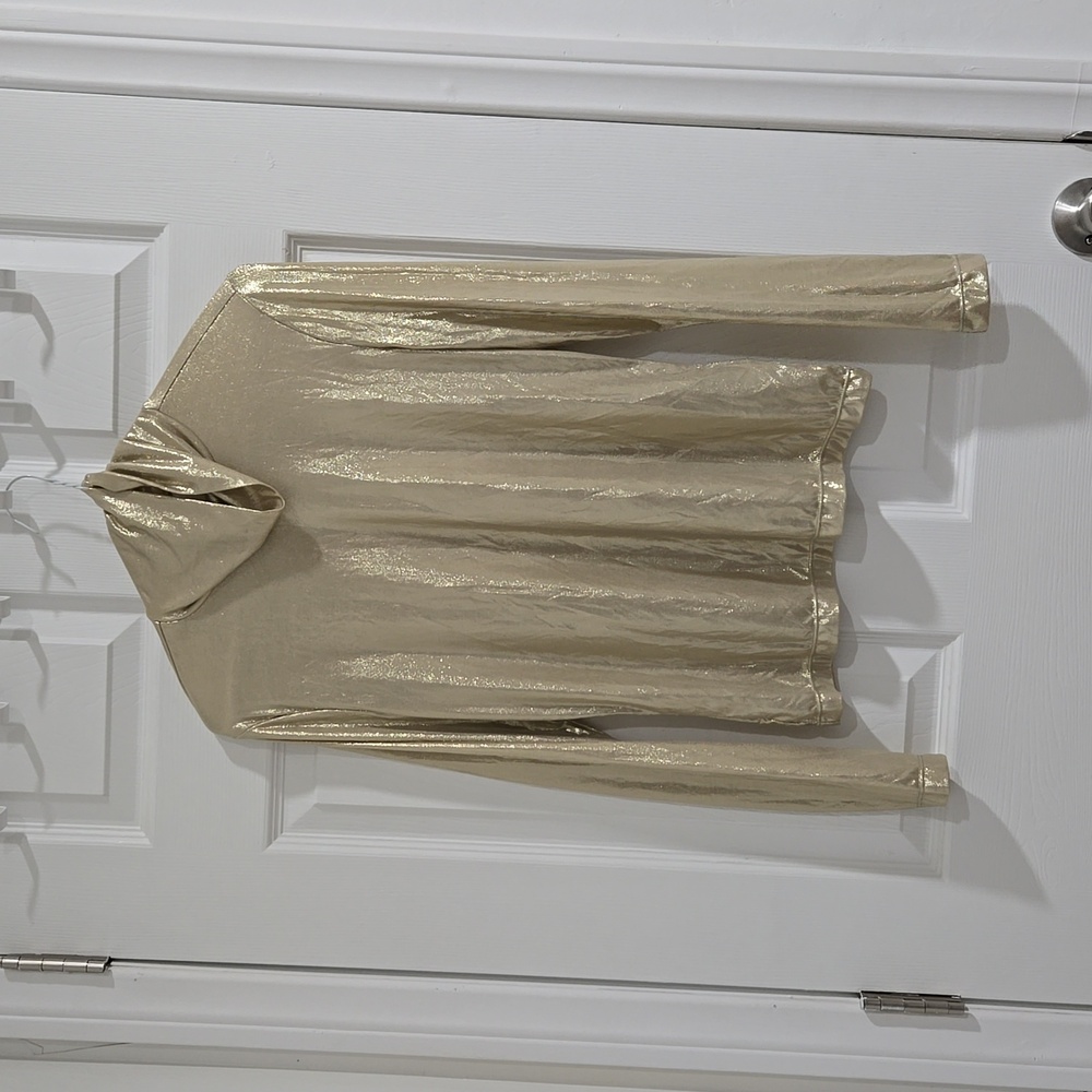 Women's gold turtleneck, Size M